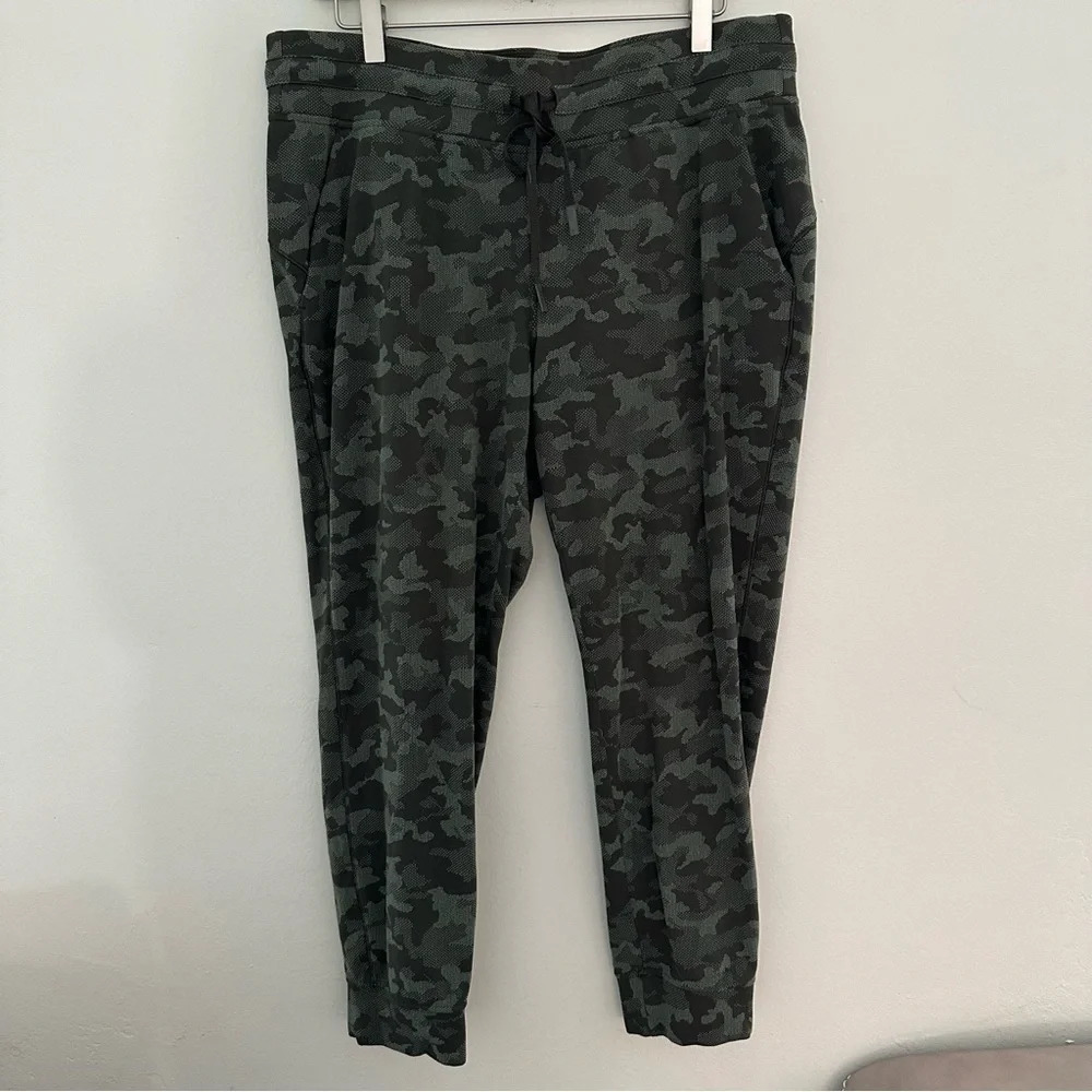 LULULEMON Ready to Rulu Jogger Heritage Camo Dark Olive Green Twill, Size 14